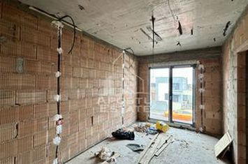 Jumatate de duplex cu 5 camere, Dumbravita anunturi imobiliare Timis