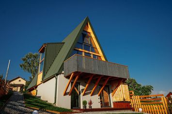 Afacere la cheie in Vatra Dornei, 2 cabane tip A Frame! anunturi imobiliare Suceava