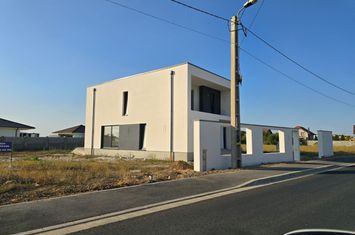 Casă - 4 camere de vanzare ORADEA - Bihor anunturi imobiliare Bihor