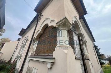 Proprietate unica de vanzare central + 1215mp teren anunturi imobiliare Bihor