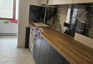 700 €, Apartament 3 camere