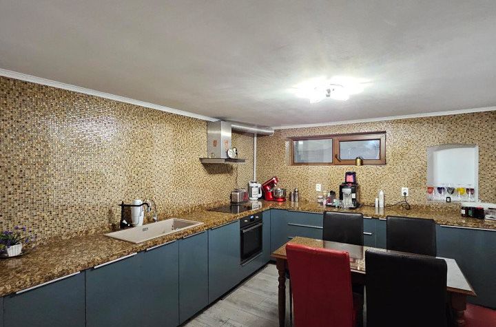 Casă - 5 camere de vanzare PLOIESTI - Prahova anunturi imobiliare Prahova