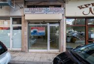 200 €, Spațiu comercial