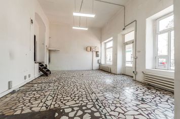REZERVAT! Spatiu comercial ,cu vitrina de  in zona Boul Rosu. anunturi imobiliare Arad