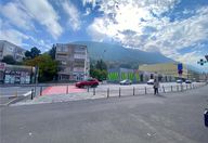 1.000 €, Spațiu comercial