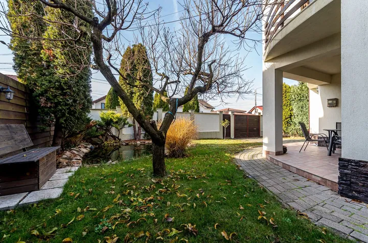 VILĂ MODERNĂ CU PISCINĂ, SAUNĂ- COMISION 0% – ARADUL NOU anunturi imobiliare Arad