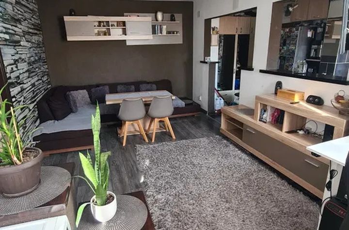 Apartament 3 camere de vanzare VLAHUTA - Brasov anunturi imobiliare Brasov