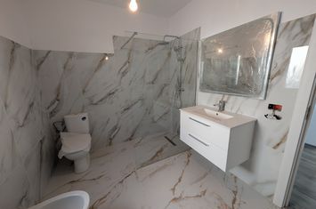 Casă - 4 camere de vanzare BACAU - Bacau anunturi imobiliare Bacau