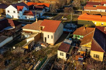 Casă nouă cu etaj semifinalizată în Aradul Nou anunturi imobiliare Arad