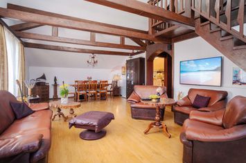 Casă / Vilă spatioasa cu teren in zona centrala Sararie anunturi imobiliare Iasi