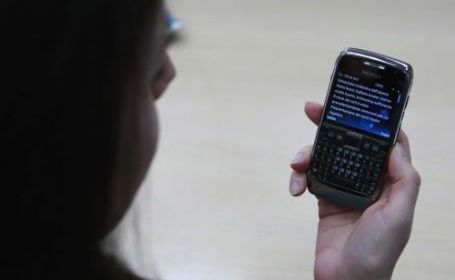 Volksbank România lansează un nou serviciu: Info SMS pentru carduri si conturi