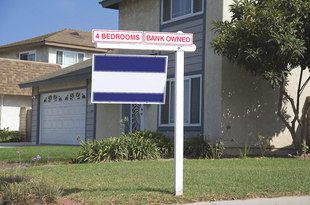 Bancile prefera sa reesaloneze creditele decat sa execute garantiile imobiliare