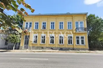 VÂNZARE/SCHIMB CU TEREN  - Clădire interbelică, centru oraș Siret anunturi imobiliare Suceava
