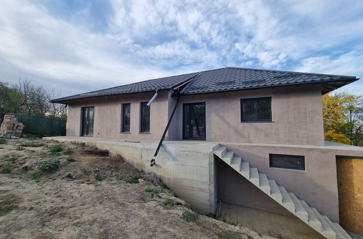Casă - 4 camere de vanzare BACAU - Bacau anunturi imobiliare Bacau