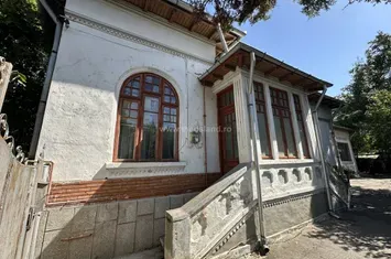 Vila Interbelica 200 MP | Zona Centrala | Teren 579 MP anunturi imobiliare Arges