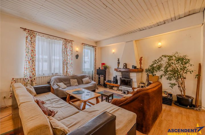 Apartament 4 camere de vanzare CENTRUL ISTORIC - Brasov anunturi imobiliare Brasov