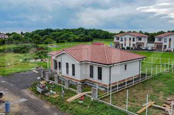 Casă - 4 camere de vanzare PLOPI - Timis anunturi imobiliare Timis