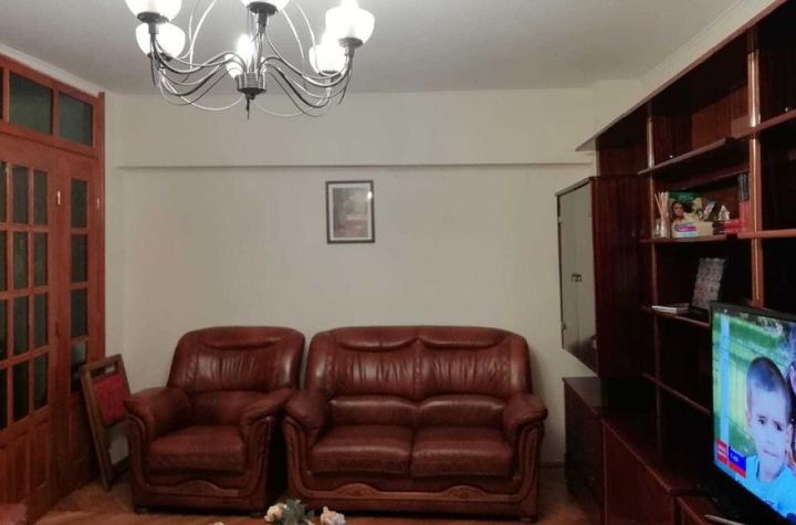 Apartament 3 camere de inchiriat CENTRAL - Prahova anunturi imobiliare Prahova
