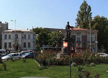 Bloc de 23 metri in Piata Lahovary din Bucuresti, intre patru cladiri monument istoric