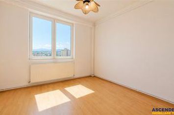 Apartament 3 camere de vanzare VLAHUTA - Brasov anunturi imobiliare Brasov