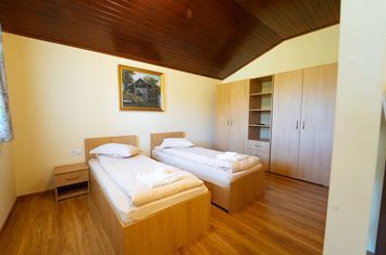 Casă - 4 camere de vanzare CISNADIOARA - Sibiu anunturi imobiliare Sibiu