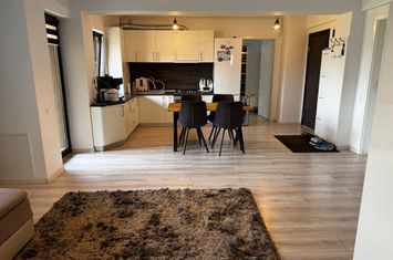 Apartament 3 camere de vanzare TRACTORU - Brasov anunturi imobiliare Brasov