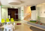 800.000 €, Spațiu comercial