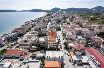 Mezonetă mobilată 130 mp în Nea Peramos, 50 m de mare anunturi imobiliare Grecia