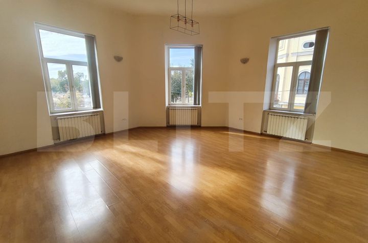 Apartament 3 camere de vanzare ORADEA - Bihor anunturi imobiliare Bihor