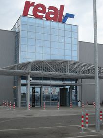 Real Romania reduce planurile de extindere pe 2009 din cauza problemelor de finantare ale dezvoltatorilor imobiliari