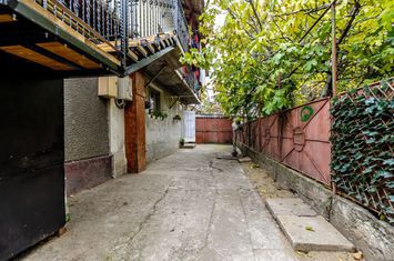 Șansă pentru familie mare apartament la casă, cu teren, Bujac. anunturi imobiliare Arad