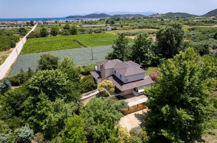 Casă individuală 390 mp pe teren 4.350 mp, Nea Peramos anunturi imobiliare Grecia