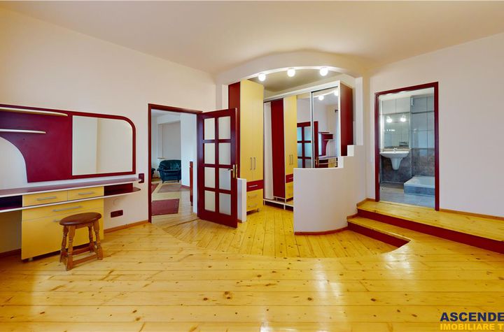Vilă - 8 camere de vanzare CENTRUL CIVIC - Brasov anunturi imobiliare Brasov