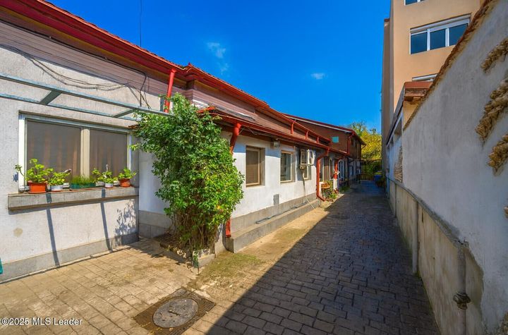 VIILOR - ECHINOCTIULUI, CASA 211 MP UTILI, LOT 460 MP! anunturi imobiliare Bucuresti