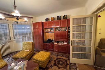 Vanzare apartament patru camere in vila cartierul Armenesc curte anunturi imobiliare Bucuresti