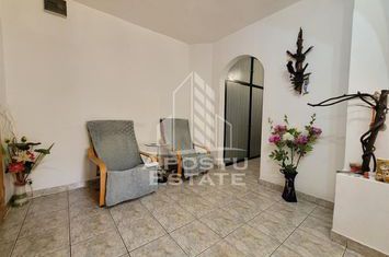 Apartament cu 3 camere, etaj intermediar, centrala proprie, Aradului anunturi imobiliare Timis