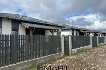 Casă - 4 camere de vanzare TARLUNGENI - Brasov anunturi imobiliare Brasov