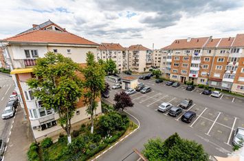 Pret redus Apartament cu 3 camere decomandat in Alfa Comision 0 anunturi imobiliare Arad