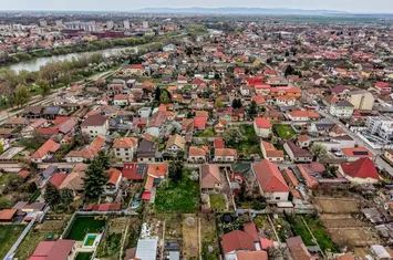 Casă construită în anul 2000, cu 5 camere Aradul Nou, Zona Tabacovici. anunturi imobiliare Arad