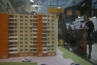 Un salariu de două ori mai mic pentru un credit ipotecar mare