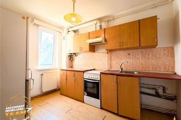 Apartament 3 camere de vanzare CENTRAL - Covasna anunturi imobiliare Covasna