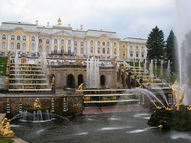 Sankt Petersburg, lux rusesc la un preţ semificativ mai mic decât în Moscova