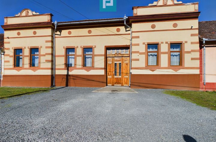 Vilă - 8 camere de vanzare SAVARSIN - Arad anunturi imobiliare Arad