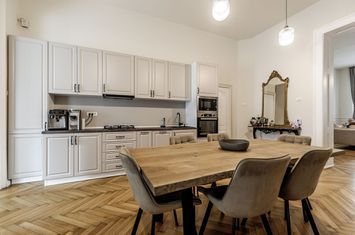PROPRIETATE VÂNDUTĂ Apartament premium cu 3 camere Ultracentral anunturi imobiliare Arad