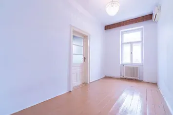 Apartament la casă, ultracentral– intimitate, curte proprie și garaj anunturi imobiliare Arad
