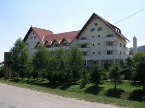 Hotel contra imobil de apartamente