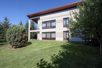 Casă deosebită de vânzare în Sânpetru | Teren 1400 mp anunturi imobiliare Brasov