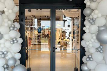 Investiție in Otopeni centru comercial Chiriași Internaționali anunturi imobiliare Bucuresti