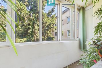 Apartament cu 3 camere, etajul 3, Calea Romanilor anunturi imobiliare Arad
