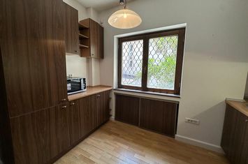 Primaverii, vanzare apartament 3 camere, in vila, 88 mp utili, cota indiviza din curtea imobilului, anunturi imobiliare Bucuresti